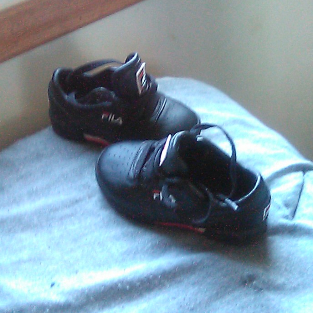 Used kid shoes 8 boys